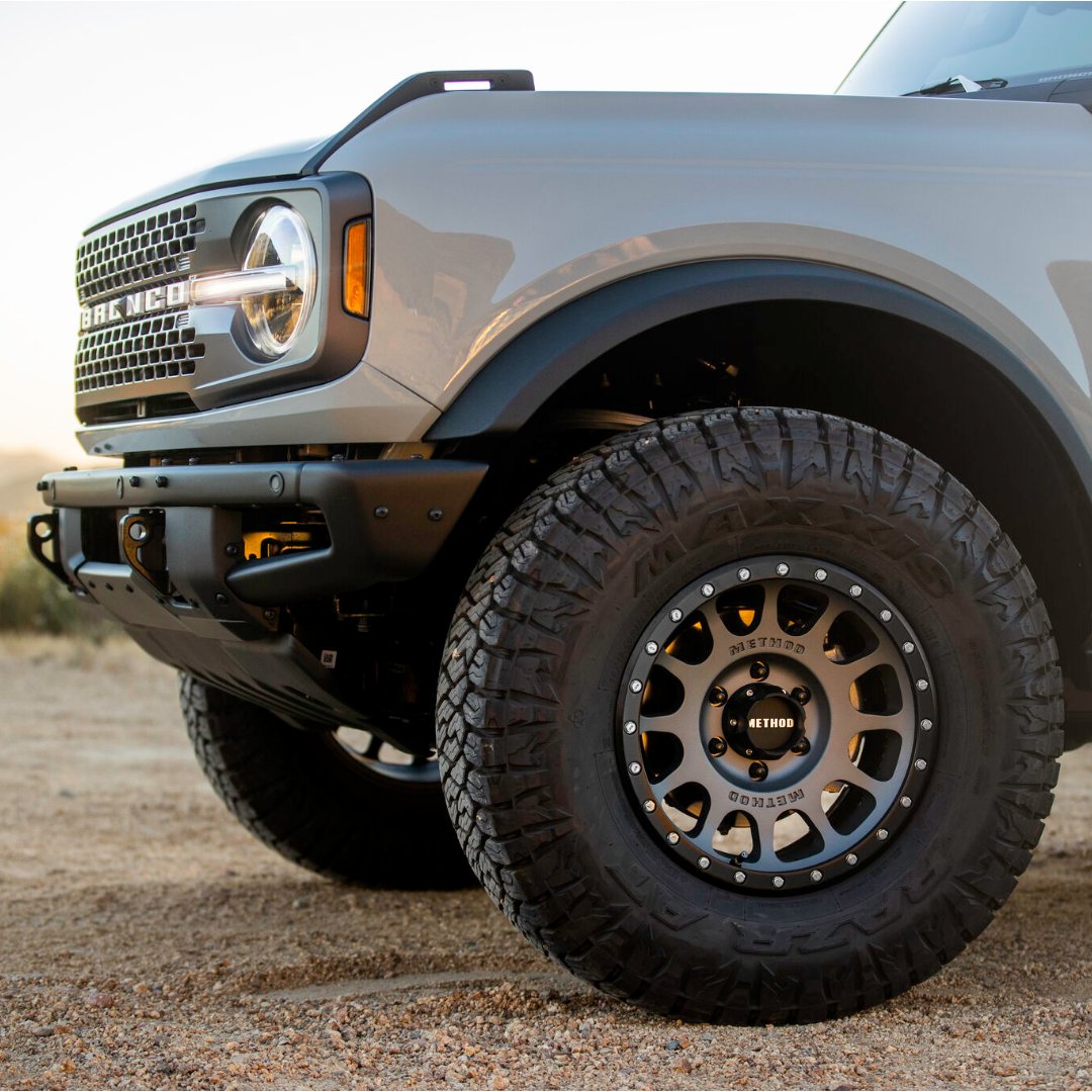 Maxxis Razr AT | All Season | All Terrain | 50,000 miles

New all-terrain tread design features 3D tread blocks and bridge reinforcements to minimize pattern noise and irregular wear.

Check out Priority Tire for more @maxxistires models.

#maxxis #maxxistires #razrat