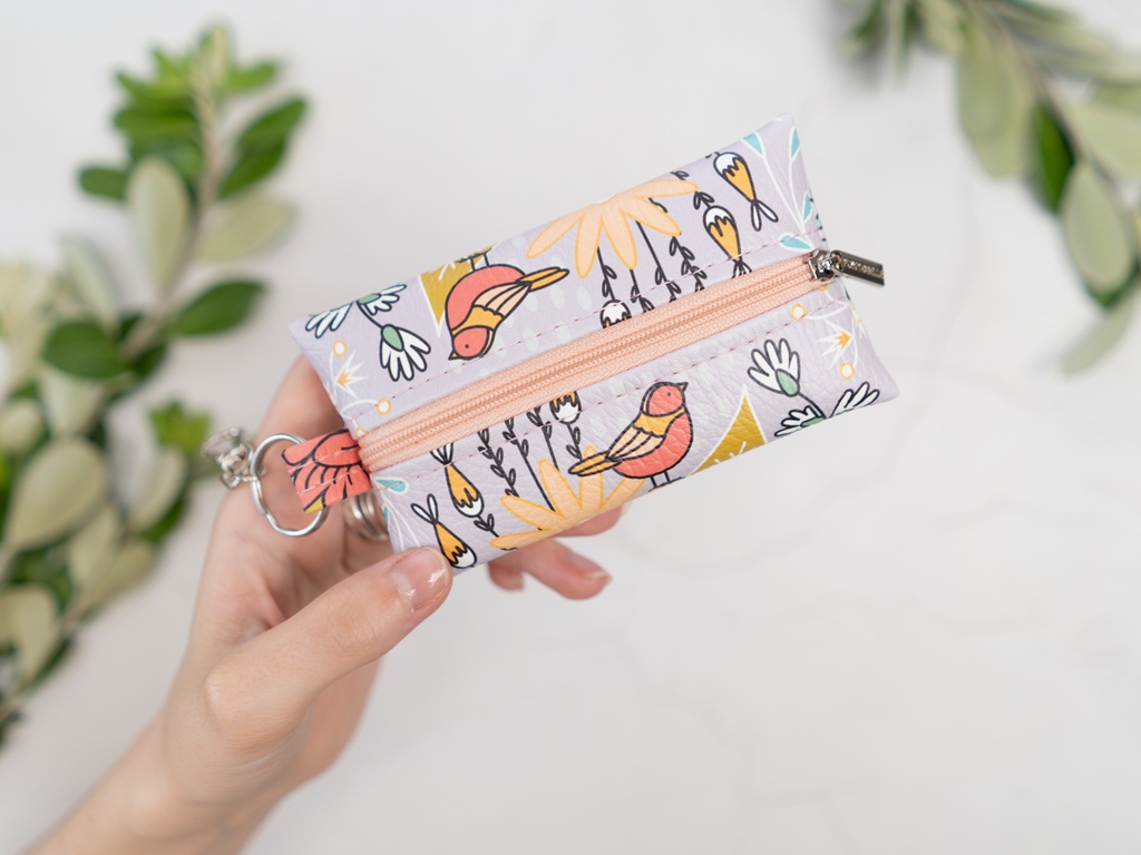 PuntoBelle's tweet photo. These zipped pouches are designed to keep your travel tissues clean and tidy within your bag but they can also be used as a purse, medication or a holder for many other small items.⁠

#veganaccessories #tissuepouch #tissuepouches #leathercraft https://t.co/ufl3lyD4EW