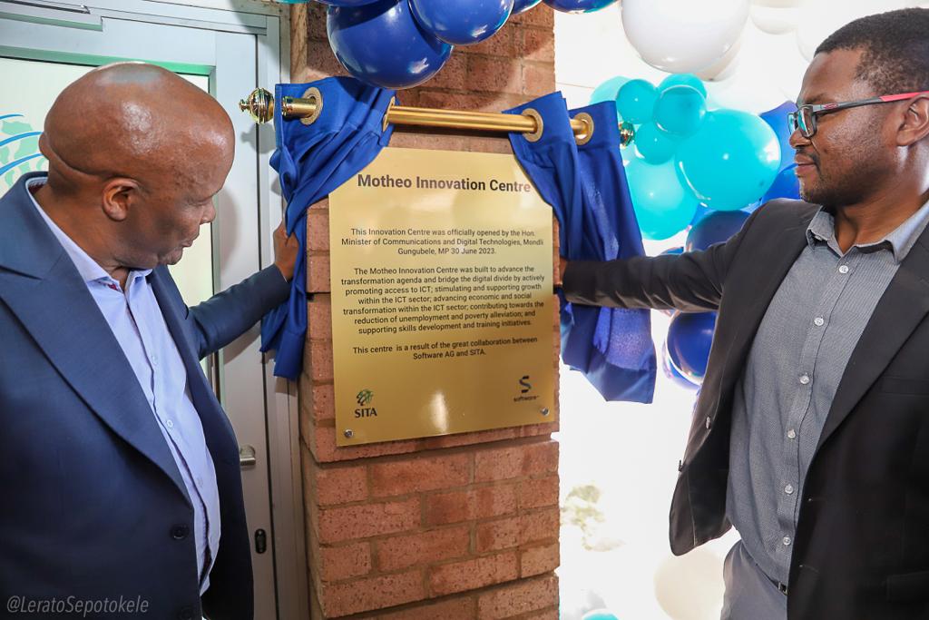 sitasocltd's tweet image. The honourable Minister Gungubele officially opens the Innovation centre

#DCDT #SITA
 #SoftwareAG 
#InnovationCentre 
#Collaboration 
#TransformationJourne