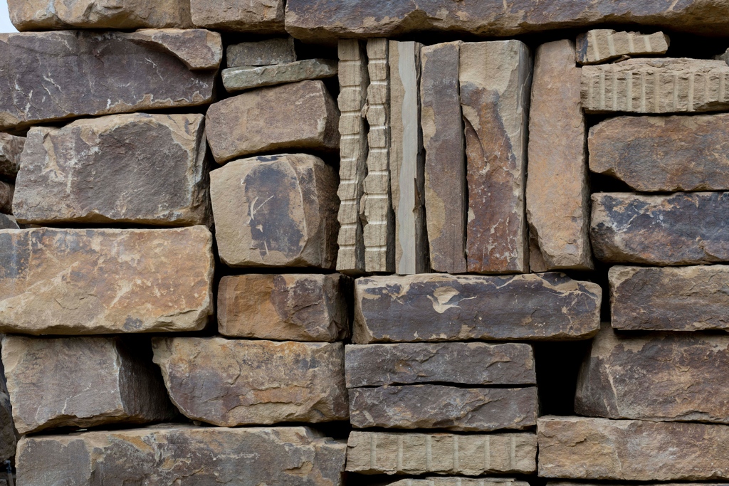 YSPsculpture's tweet image. Happy Birthday #SeanScully 🎉

Wall Dale Cubed weighs over 1000 tonnes and is 28 metres long, making it the biggest (and heaviest!) artwork in the Park!

⁠🔗ysp.org.uk/art-outdoors
⁠
Sean Scully, Wall Dale Cubed, 2018. Courtesy the artist and #Kewenig 📷 @JontyWilde
