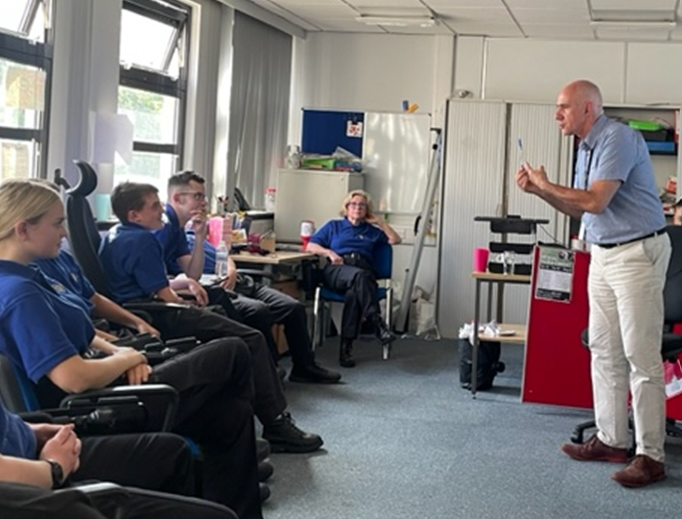 CadetsWMP's tweet photo. #1SH @CadetsWMP @ChelmsleyWMP last night welcomed the @WMPolice Professional Standards Department for an amazing input @NationalVPC @RichBakerWMP ๐๐๐ฎโโ๏ธ๐ฎโโ๏ธ๐๐ https://t.co/oxxUruzWkV