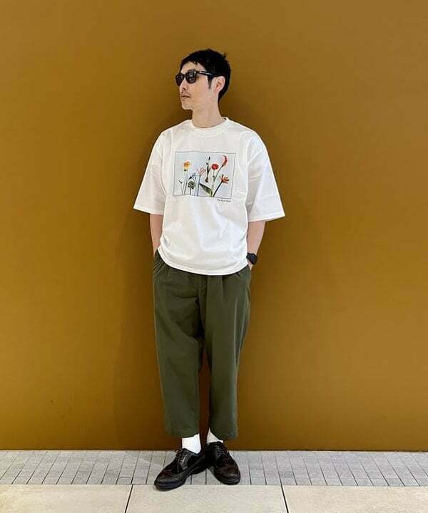 BEAMS_JP's tweet photo. 〈BEAMS LIGHTS〉横浜・天王町のフラワーショップ〈THE BULB BOOK（ザ・バルブブック）〉とのコラボレーションTシャツ🌈
🔗https://t.co/uA6rjzauCp
ユニセックスで着られる主役級Tシャツです✨
#THEBULBBOOK
#beamslights #ビームスライツ
#beams https://t.co/ihtK7zfRem