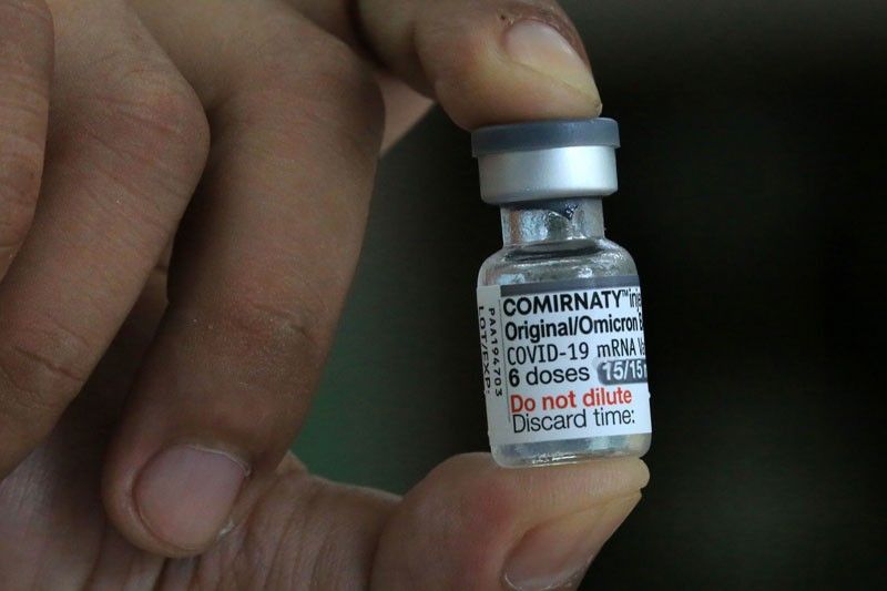 junisidro's tweet photo. Only licensed healthcare professionals will be allowed to administer the #bivalent #COVID19vaccines that pharmaceutical giant #Pfizer will soon sell in the #Philippines, the Food and Drug Administration (#FDA) said on Friday.
https://t.co/gOTQWYeErC https://t.co/zXtVKJsymM