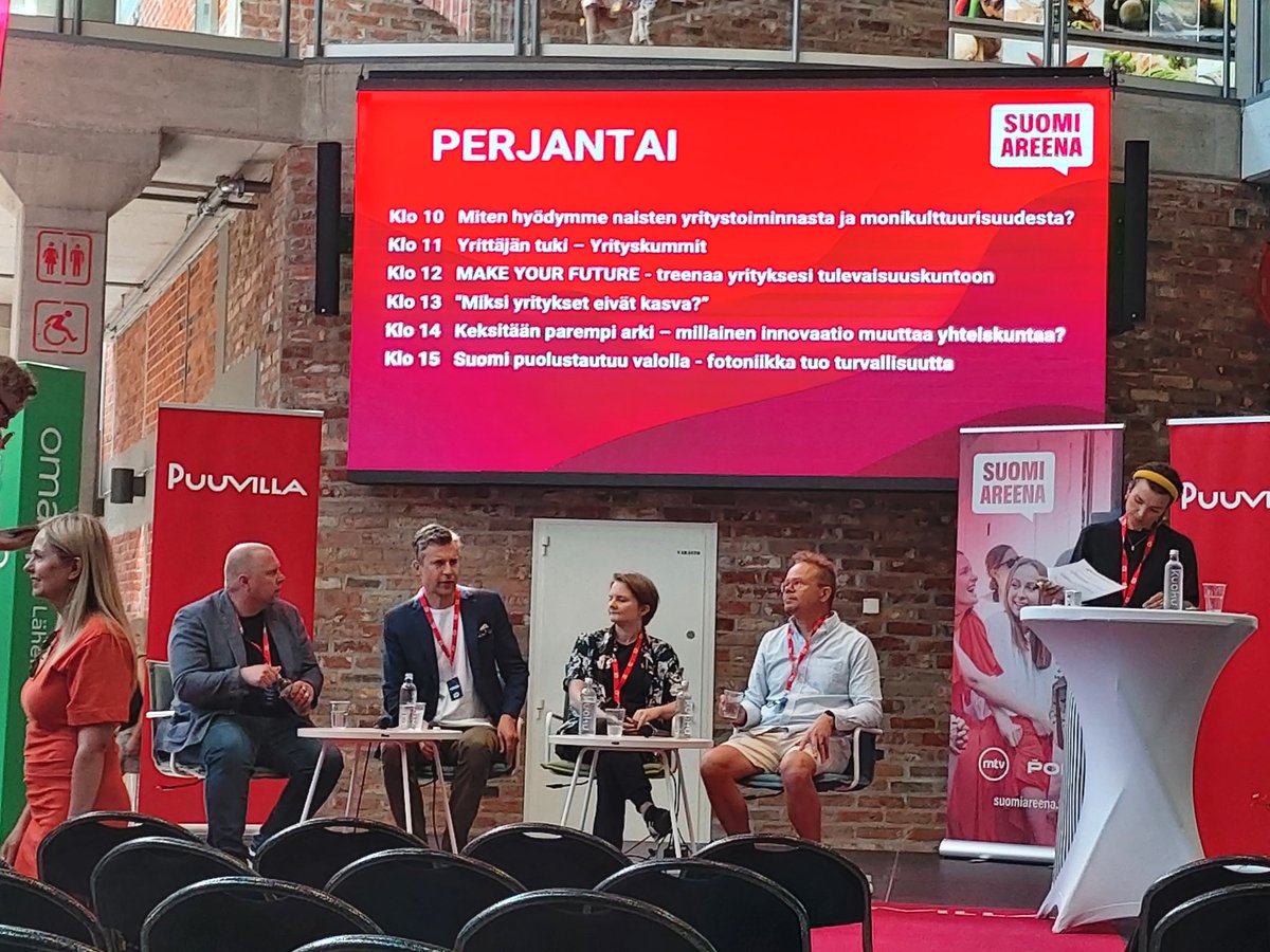 Jatketaan samalla teemalla #SuomiAreena 
Millainen innovaatio muuttaa yhteiskuntaa? Sitä kysyy <a href="/yyosaamiskeskus/">Yhteiskunnallisten yritysten osaamiskeskus YYO</a> 
@sininauhaliitto jäsenjärjestöjen kanssa innovoitiin Nivel-malli, ehkei muuta maailmaa, mutta monen ihmisen elämää kylläkin👍