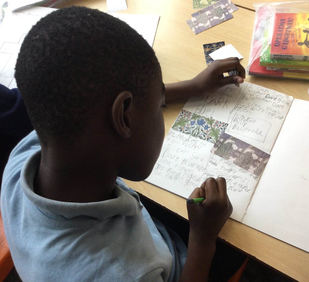 SaYear3's tweet photo. Kingfisher class are artists! This week we have been working on our topic of making an appliqué inspired by plants. We appraised the work of William Morris &amp; Lindsey Phillip Butterfield and then took our learning outside to sketch different elements of nature in our playground. https://t.co/3qxCkoHL12