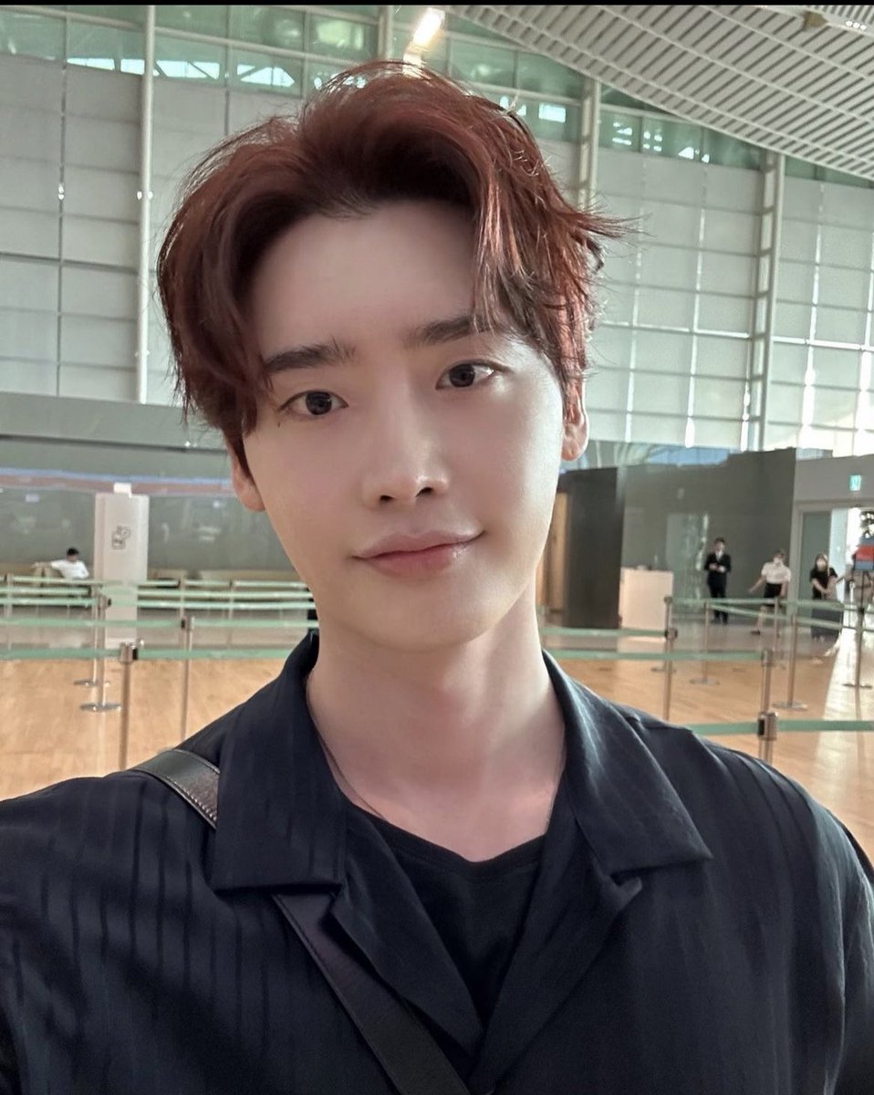 JJongddot's tweet photo. 똧별업✨

미모 진짜 미쳤는데..
조심히 다녀와🧡
#이종석 #LeeJongSuk https://t.co/09Q8yb4LzP