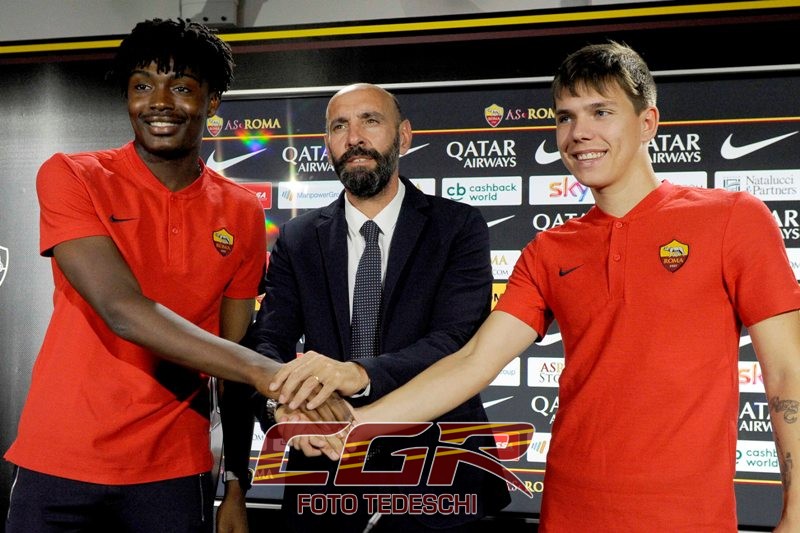 Ex_Osservatore's tweet photo. Mi confermate che anche oggi a Roma è festa?
#ASRoma #calciomercato #TiagoPinto #Mourinho #Coric #Bianda #Roma https://t.co/pgPN28T2ba