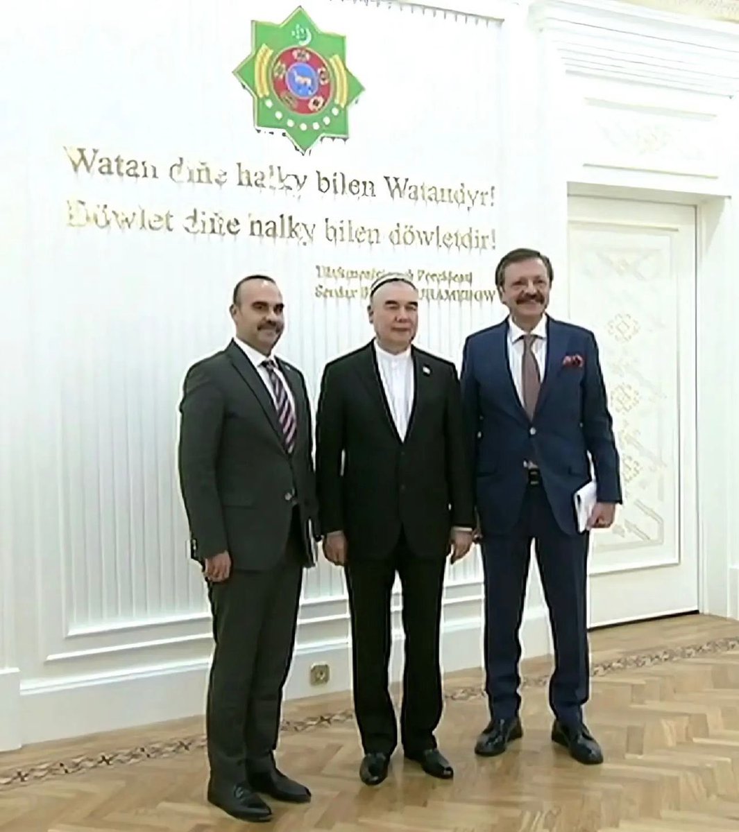 RHisarciklioglu's tweet photo. #Togg #T10X akıllı cihazların teslimi öncesi Türkmenistan Halk Maslahatı Başkanı Sayın Gurbanguli Berdimuhamedov ile bir araya geldik.

Türkiye-Türkmenistan iktisadi ve ticari ilişkilerinin geliştirilmesi konusunda görüşlerimizi aktardık. https://t.co/H7xkKbl00J