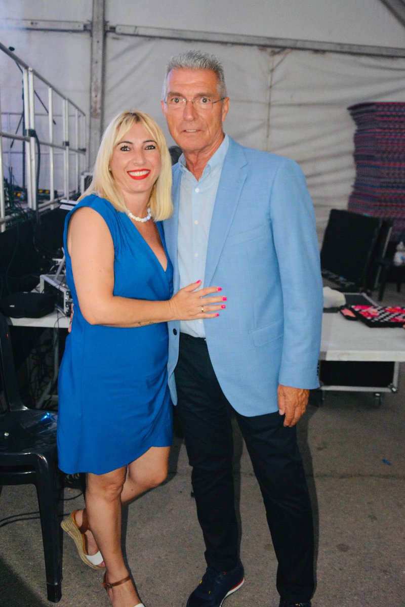 ConRinconV's tweet photo. 🎉 Comienza la feria de la Cala Del Moral y no pudo tener mejor pregonero que Manuel Sarriá Cuevas. Allí estuvo anoche nuestra concejala y portavoz @rociocalderonmu acompañando a las y los caleños en sus fiestas ☺️ 🥳 https://t.co/a6KJjXomBD