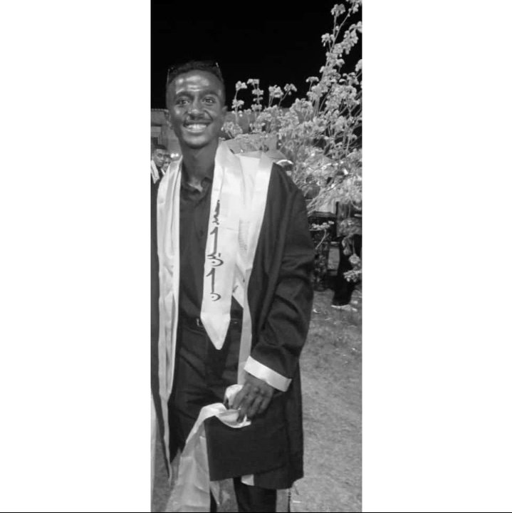 Muhammed_Ooffaa's tweet photo. كنا هنجيلك الحفله بس والله القطر اتأخر 
والله فاكر كلامك زي كأنه امبارح ياخي 
السيرة اطول من العمر يا صاحبي 
مفيش حد قلبه مش موجوع عليك وكل الناس بتشهد بجدعنتك وقلبك الطيب وسيرتك الحلوه 
ربنا يرحمك يا حبيبي ويسكنك فسيح جناته 
عريس ف الجنه يا كبده https://t.co/LzulZ0dJIp