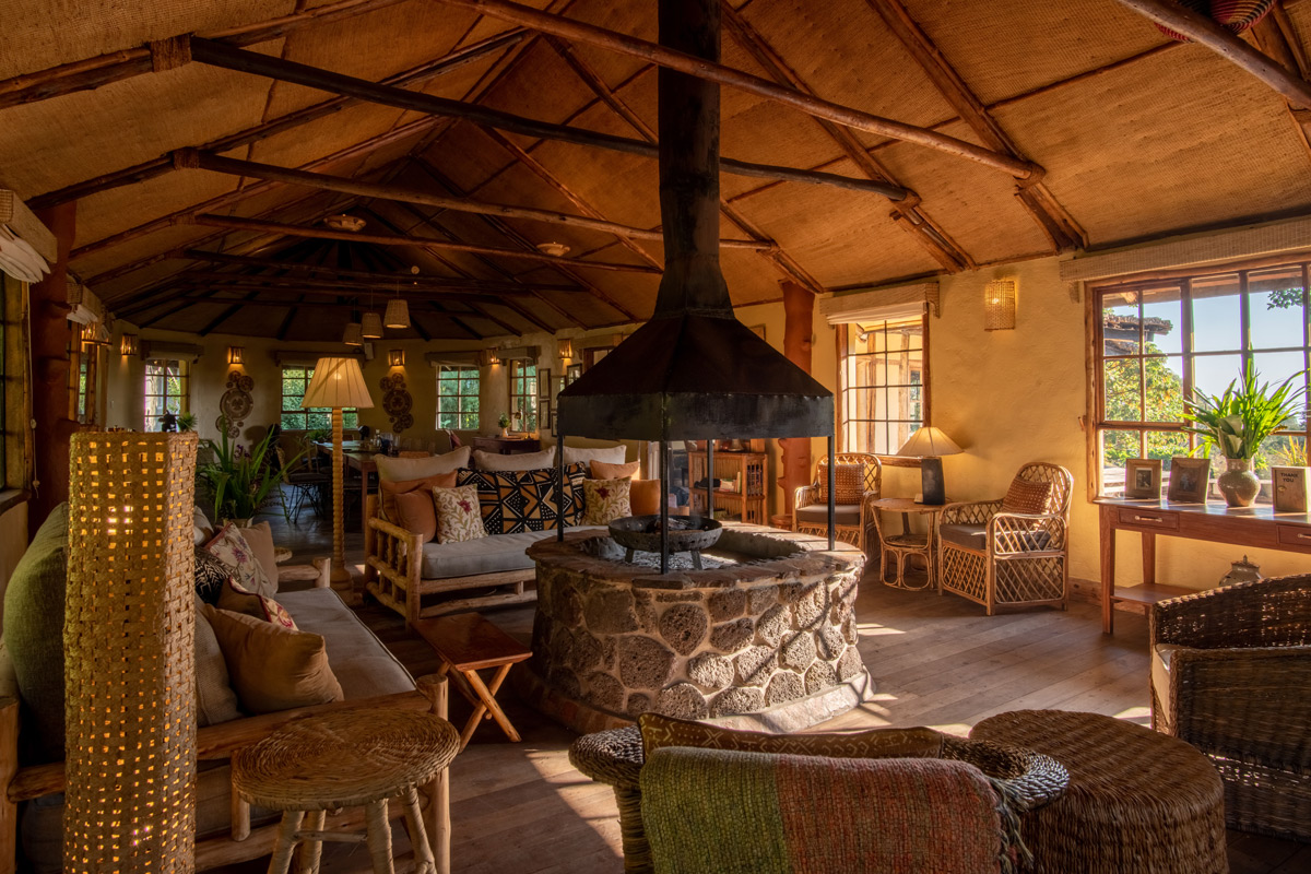 savanna_trails's tweet photo. Discover the enchanting #MountGahingaLodge in #Uganda . Nestled at volcano foothills, this luxurious safari retreat offers breathtaking views, exceptional hospitality, and unforgettable wildlife encounters. Experience Uganda's magic like never before. #UgandaSafari #LuxuryTravel https://t.co/Atb8UruEsD