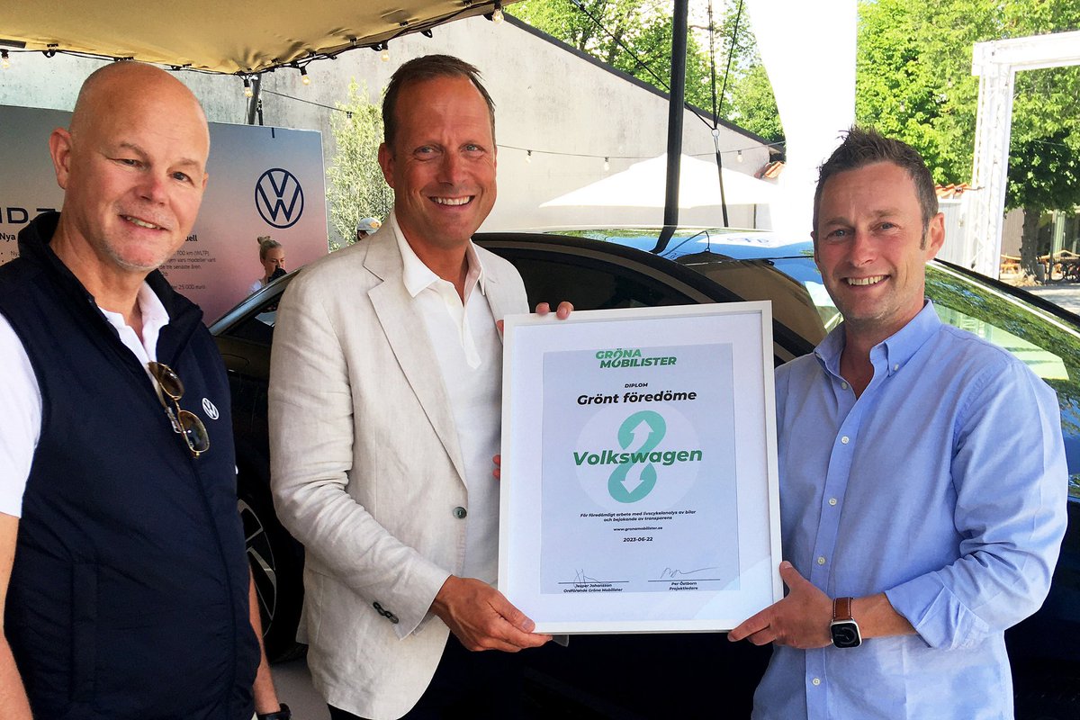Vi är glada och stolta över utmärkelsen "Grönt föredöme" av <a href="/gronamobilister/">Gröna Mobilister</a>. 

Motivering: ”För föredömligt arbete med livscykelanalys av bilar och bejakande av transparens"

ℹ️ Läs mer om utmärkelsen: 
gronamobilister.se/pressmeddeland…

#vw #almedalen