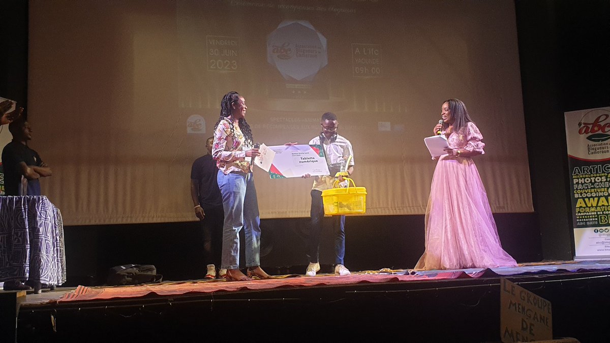 mahmoud_td's tweet photo. Et le prix meilleur billet santé au #ABCBlogAwards revient à mon gars sur @RonelTedeffo. #237BloggersSummit https://t.co/aHXrfmEf5e