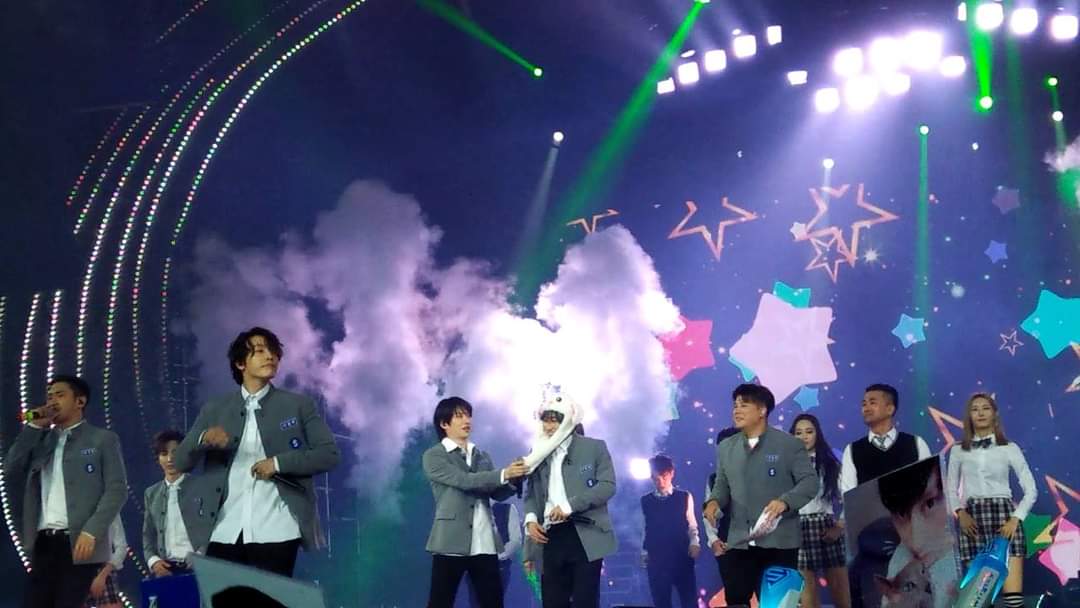 gyuraem's tweet photo. 5 years since #SS7inManila 💙 my first time to see them up close like woahhh they are real humans 😭 (before they looked so tinie since my seat was far) ㅠㅠ https://t.co/e1HEd4CS67