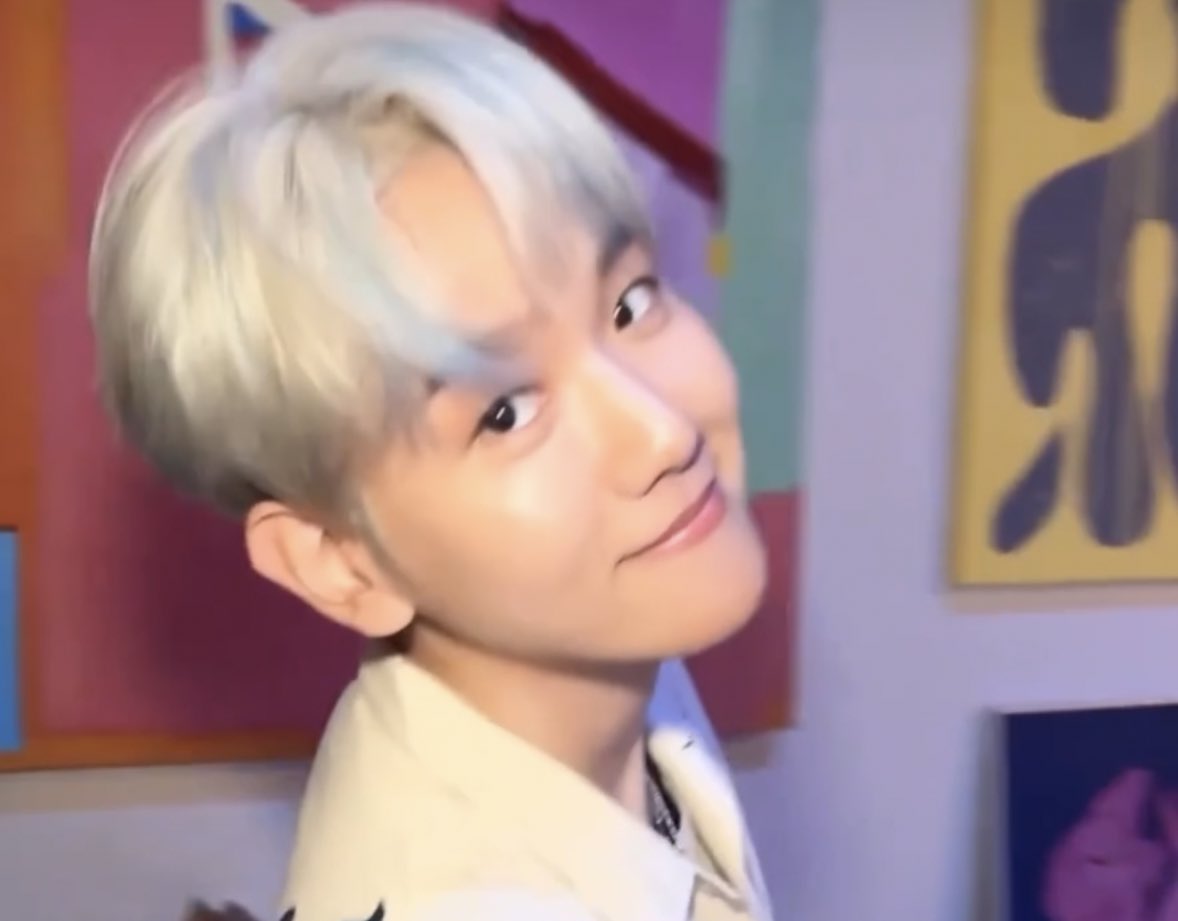 candybaek506's tweet photo. 사라락 웃어주는 백현이 넘 예쁨✨ https://t.co/TA0SsbsH98