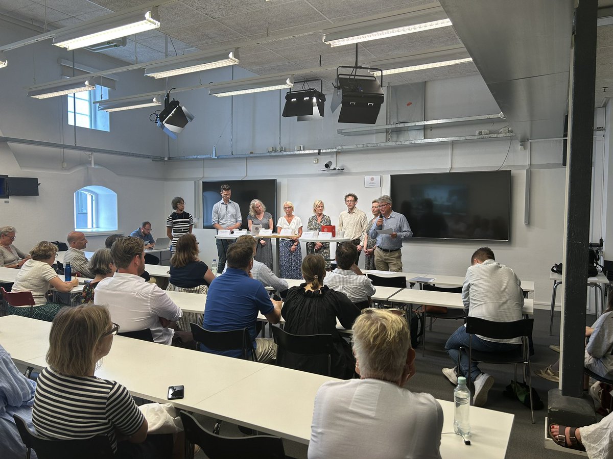 Nu presenteras förslag till ett nationellt ULF-avtal för praktiknära forskning. Spännande frågeställningar om hur fler lärare och skolhuvudmän kan involveras i forskning. #Almedalen @Ifous1 #suhf
