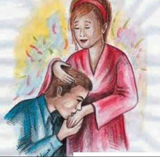Precious_20_3's tweet photo. #القصه_حقيقيه : قصة ترويها طبيبه 🩺
تقول دخلت علي في العيادة إمرأة في الستينات
بصحبة إبنها الثلاثيني ! ..

لاحظت حرصه الزائد عليها ، يمسك يدها ويصلح
لها عباءتها ويمد لها الأكل والماء ..

بعد سؤالي عن المشكلة الصحية …
وطلب الفحوصات سألته عن حالتها العقلية لأنّ
تصرفاتها لم تكن موزونة ولاردودها على أسئلتي

فـقال : إنها متخلفة عقلياً منذ الولادة تملكني
الفضول فـسألته: فـمن يرعاها ؟ 
قال: أنا قلت: والنعم ! 
ولكن من يهتم بنظافة ملابسها وبدنها ؟.. 
قال: أنا أدخلها الحمّام -أكرمكم الله- وأحضر
ملابسها وانتظرها إلى أن تنتهي وأصفف ملابسها
في الدولاب وأضع المتسخ في الغسيل وأشتري
لها الناقص من الملابس !

قلت : ولم لا تحضر لها خادمة ؟! 
قال: [لأن أمي مسكينة مثل الطفل لا تشتكي
وأخاف أن تؤذيها الشغالة]

إندهشت من كلامه ومقدار برّه وقلت:
وهل أنت متزوج ؟
قال: نعم الحمد لله ولدي أطفال قلت:
إذن زوجتك ترعى أمك ؟ 
قال: هي ما تقصر فهي تطهو الطعام وتقدمه لها
وقد أحضرت لزوجتي خادمة حتى تعينها
ولكن أنا أحرص أن آكل معها حتى أطمئن عشان
السكر!

زاد إعجابي ومسكت دمعتي !
إختلست نظرة إلى أظافرها فرأيتها قصيرة ونظيفة
قلت : أظافرها ؟ 
قال : أنا ، يا دكتورة هي مسكينة !

نظرت الأم لـولدها وقالت: متى تشتري لي
بطاطس ؟! 
قال: أبشري ألحين أوديك البقالة! 
طارت الأم من الفرح وقالت : ألحين .. 
ألحين !
إلتفت الإبن وقال : والله إني أفرح لفرحتها أكثر
من فرحة عيالي الصغار..
” سويت نفسي أكتب في الملف حتى ما يبين أنـّي
متأثرة ” !

وسألت : ما عندها غيرك ؟ 
قال : أنا وحيدها لأن الوالد طلقها بعد شهر .. 

قلت : أجل ربـّاك أبوك ؟ .. 
قال : لا جدتي كانت ترعاني وترعاها وتوفت الله
يرحمها وعمري عشر سنوات !
قلت : هل رعتك أمك في مرضك أو تذكر أنها
إهتمت فيك ؟
أو فرحت لفرحك أو حزنت لحزنك ؟ قال :
يادكتورة.. 

أمي مسكينة من عمري عشر سنين وأنا شايل
همها وأخاف عليها وأرعاها .. 
كتبت الوصفة وشرحت له الدواء ..

مسك يد أمـّه , وقال : يالله على البقالة … 
قالت : لا نروح مكـّة ! .. 🕋
إستغربت !
قلت: لها ليه تبين مكة ؟
قالت: بركب الطيارة !
قلتله : بتوديها لـمكّة ؟ 
قال : إيه.. قلت : هي ما عليها حرج لو لم تعتمر
ليه توديها وتضيّق على نفسك ؟
قال : يمكن الفرحة اللي تفرحها لاوديتها.. 
أكثر أجر عند رب العالمين من عمرتي بدونها ..

خرجوا من العيادة وأقفلت بابها وقلت للممرضة : 
أحتاج للرّاحة بكيت من كل قلبي ..

وقلت في نفسي: هذا وهي لم تكن له أماً .. 
فقط حملت وولدت ولم تربي ، ولم تسهر الليالي
ولم تُدرسه ، ولم تتألم لألمه ، ولم تبكي لبكائه
لم يجافيها النوم خوفا عليه , لم… ولم.. ! 
ومع كل ذلك .. 
كل هذا البر…!
فـهل سنفعل بأمهاتنا الأصحاء..
مثلما فعل بأمه المتخلفة عقليـًّا”؟!

.”اللهم”إجعل أبي وأمي من أهل الجنة وأجعل
الحوض مورداً لهم والرسول شافعاً لهم
والولدان المخلدون خدماً لهم والقصور”سكناً
لهم وأغفرلهم ووالدينا ووالديكم أجمعين ✋
اقتباس.
