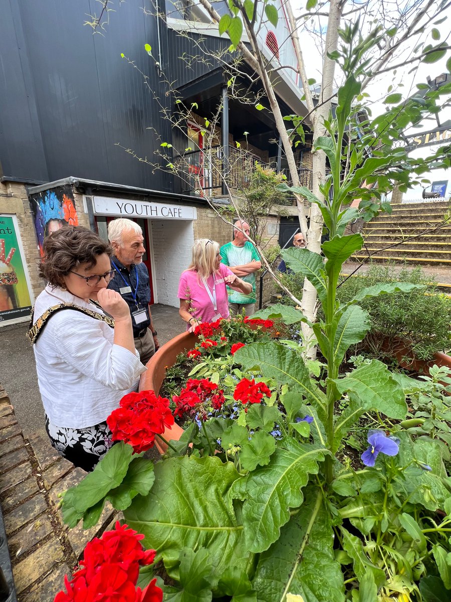 Cllr Libby Ancrum (@sevenoaksmayor) on Twitter photo Started off the day seeing the amazing plants, veg and flowers, planted by the young people that attend the <a href="/HouseInBasement/">HouseIntheBasement</a> with our 'In-Bloom' Judge, before heading off to see the rest of the gardens in town! 💐
Fingers crossed for a good result for the town! 🤞 Started off the day seeing the amazing plants, veg and flowers, planted by the young people that attend the <a href="/HouseInBasement/">HouseIntheBasement</a> with our 'In-Bloom' Judge, before heading off to see the rest of the gardens in town! 💐
Fingers crossed for a good result for the town! 🤞