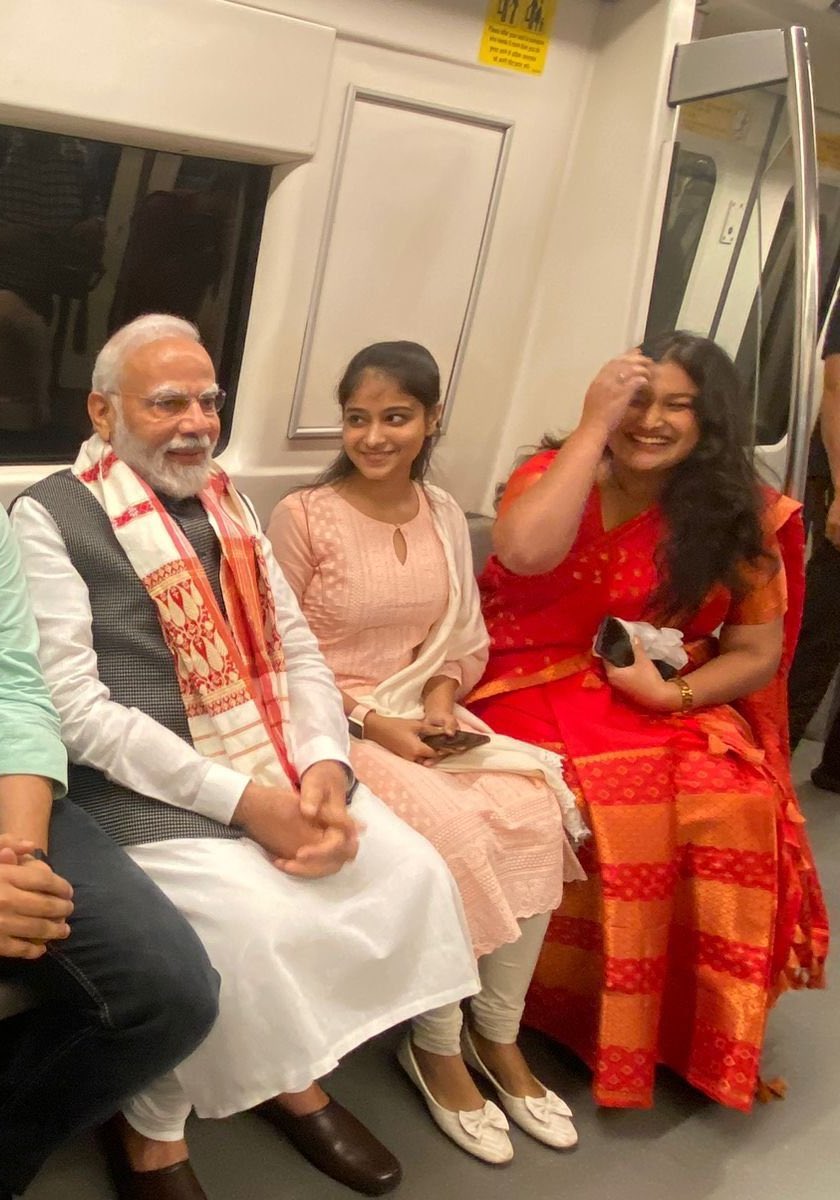 erbmjha's tweet photo. modi ji me alag hi charm hai 🗿 https://t.co/v6XHSfyHtJ