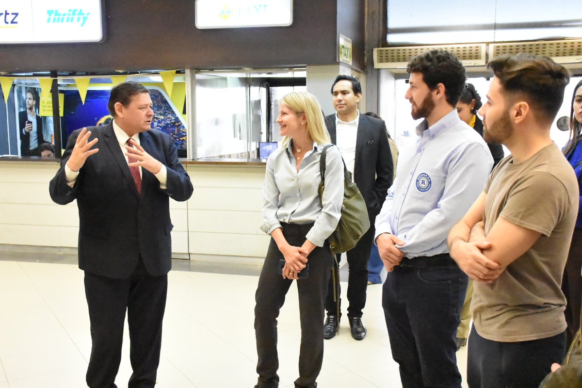 CEMEparaguay's tweet photo. En el aeropuerto #SilvioPettirossi estuvieron acompañando la despedida, la ministra de la @STP_Paraguay @UbaldiCarmen, el secretario ejecutivo del #CEMEPy, viceministro @frarui1 y el vice director de #KATECH José Kim. https://t.co/BlUagRC5qX
