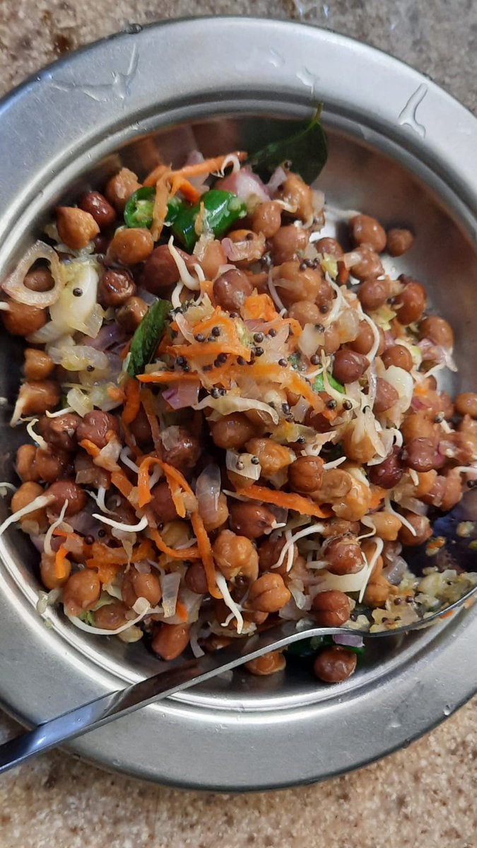 Brown chana Sundal - isn't it a sumptuous click? 
pc - a client
#eveningsnack #southindian