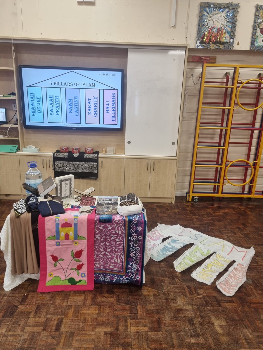 SHPYear1's tweet photo. It was an honour to visit 'Our ladies' this morning and speak to the children about Islam. 
Thank you for a very warm welcome. Your zeal for knowledge and lovely manners are remarkable! 
@MissWrightOLA
@MissS_YR https://t.co/bkks8yJFQX