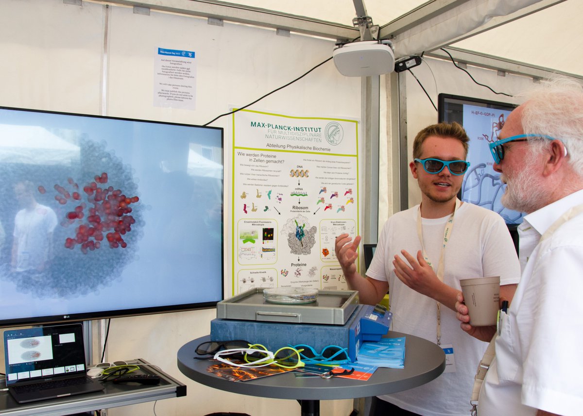 mpids's tweet photo. What a great day at the #ScienceMarket last week in Göttingen (despite the rain!). A constant stream of visitors intrigued by our mini wind tunnel and 3D movies of self-organizing cells kept everyone busy right until the end at 7pm. Thanks to everyone involved! @maxplanckpress https://t.co/mKKzlgmCed
