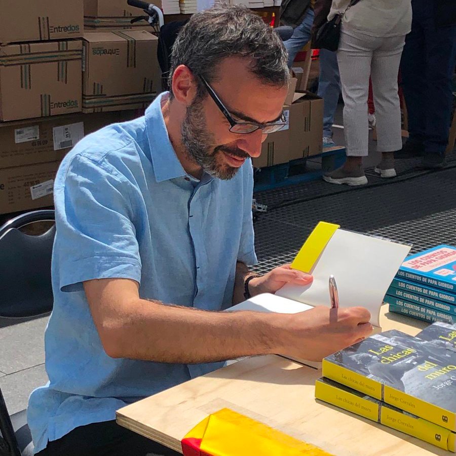 Yosoycorra's tweet image. Este viernes cierro la temporada tuitera y me voy de vacaciones.

Pero antes de hacerlo, quería recordar en un hilo todo lo que ha pasado en este año. Porque, probablemente, ha sido el mejor curso de mi vida.

Dentro hilo: