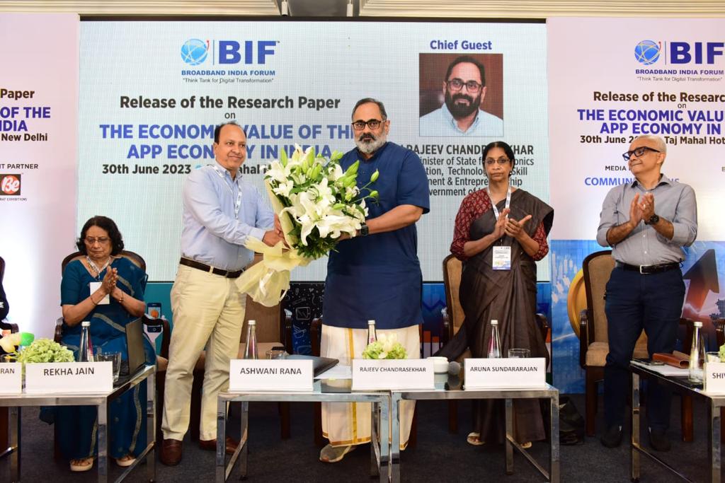 RajeevRC_X's tweet photo. New India will soon have a significant presence in the 1 Trillion USD #app economy as over the past 9 years, there has been: 

➡️ Growth of internet penetration and access, making India the largest connected democracy, with over 83 million users 

➡️ Accelerated digitalisation of public services, like #DBTs and expansion of Digital public infrastructure by the @narenramodi ji Government

➡️ India having the largest #fintech ecosystem in the world. 

These phenomena have enabled more platforms to develop and also helped more apps to integrate and work off those platforms. They will be a force multiplier for expansion of the app economy. 

Shared my thoughts at the release of the Research Paper on “The Economic Value of the App Economy in India” by @ConnectBIF

#IndiaTechade #NewIndia