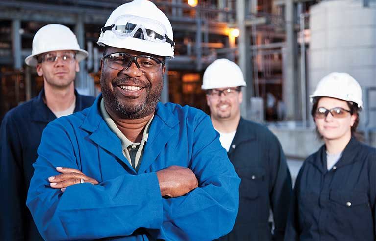 PeakErgonomics's tweet image. Each day, around 2,000 workers suffer an eye injury severe enough to require medical treatment, according to NIOSH. 
Make sure your workers are safe with proper eye &amp;amp; face protection!
buff.ly/3pd0ubQ 
#PPE
#EyeProtection
#FaceProtection
#workplacesafety