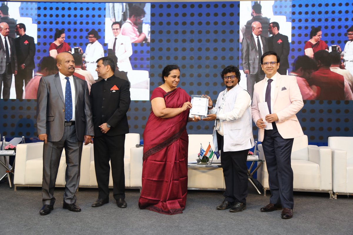 CchaaKolkata's tweet image. We were honoured to have been felicitated by @FFFAI_INDIA at their Diamond Jubilee celebrations held on 9th June. 

@kolkata_customs @cbic_india #IndianLogistics