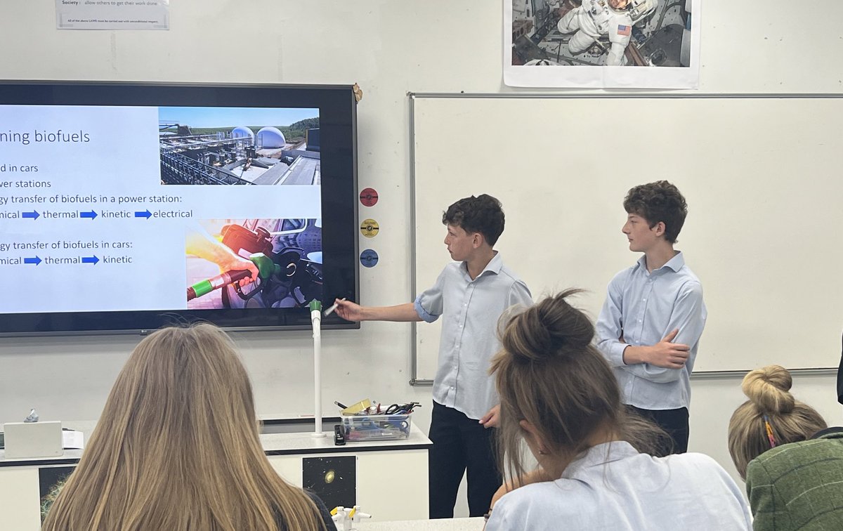 Year 9 have been teaching their peers about renewable and non-renewable energy resources 🏭 ⚡️🦖 #ChinIt #FlippedLearning #InspiringSubjectPassion