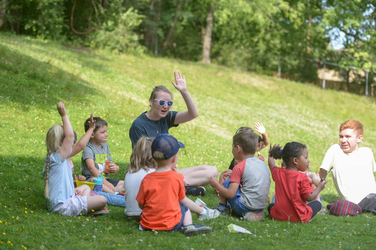 SSASummer's tweet image. This week, the East End Explorers Day Camp theme at the #SSAJuniorSchool was Paint, Pencils &amp;amp; Palettes. Campers enjoyed making leaf imprints, building legos and coloring, among other active outdoor activities. #SSASummerPrograms