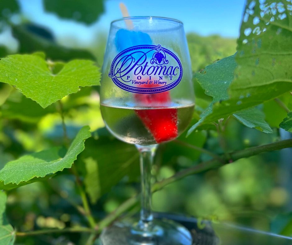 Sip, savor, and soak up the sunshine as you indulge in Potomac Point Winery's ultimate summer treat, Bubbly Bomp Pops. Spend your Fourth of July weekend in Stafford; learn more at TourStaffordVA.com/july-4-in-staf…! 

#TourStaffordVA #StaffordVA #4thofJuly #July4th #wine #winery #VAwine