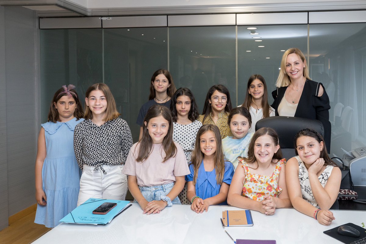 If you can see it, you can be it:

Πριν δύο εβδομάδες, είχα τη χαρά να υποδεχθώ στο γραφείο μου στο υπουργείο κορίτσια 5-12 χρονών.

Μιλήσαμε για το πως είναι να είσαι υπουργός, φάγαμε cup cakes και βγάλαμε φωτογραφίες. 

Ήταν από τις ωραιότερες στιγμές στη σύντομη θητεία μου.