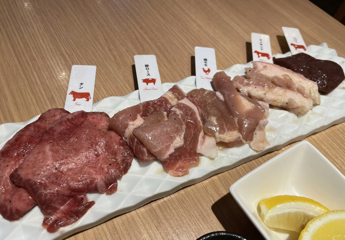 kanapon1991's tweet photo. (*゜□゜)o―∈┏焼肉┓じゅ〜
#焼肉
#agingbeef https://t.co/9hb0XmDfqF