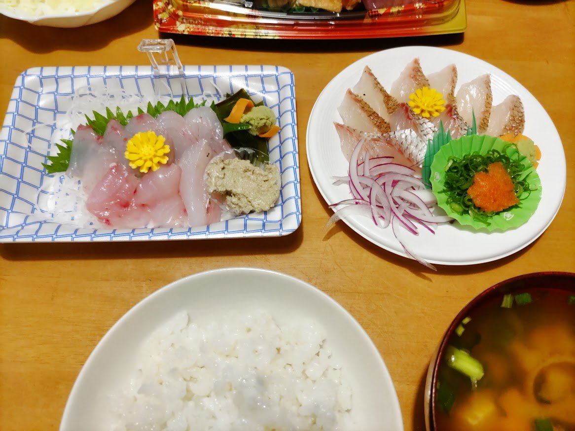 unagi596's tweet photo. 宮城県産マトウダイの刺身肝付と
真鯛皮炙り造り
#晩ごはん ＃おうちごはん　＃刺身 https://t.co/NEmLfTWahT