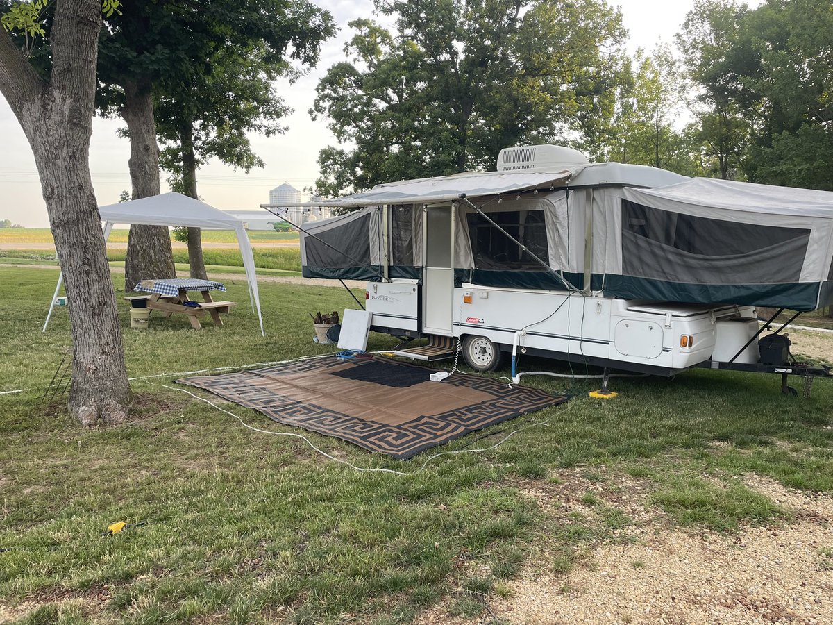 ToddStiles's tweet photo. Waking up in Clayton County at an ideal Iowa campsite: a grain elevator in the background! 😊 Beautiful morning in the NE part of the state @EdWilsonWX13HD and @WXMegs. https://t.co/8LEmiSRBGS