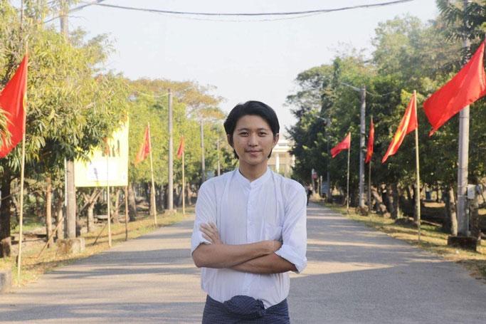 MizzimaNews's tweet photo. ရန်ကုန်စီးပွားရေးတက္ကသိုလ် သမဂ္ဂဒုဥက္ကဋ္ဌ ကိုထက်ပိုင်စိုး အလုပ်နှင့်‌‌ ထောင် ၁၀ နှစ် ချမှတ်ခံရ
===============

https://t.co/1TyJexT3Ox

#mizzima
#ဒဂုံတက္ကသိုလ်
#ကျောင်းသားများသမဂ္ဂ
#ရန်ကုန်စီးပွားရေးတက္ကသိုလ်
#စာရင်းအင်းပညာဌာန https://t.co/7YvcnIn8GE