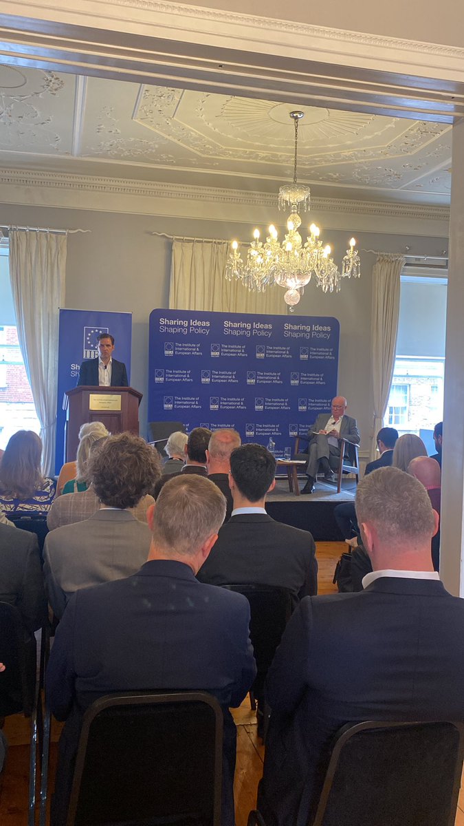 'FDI has turned Ireland into a globalised high growth economy, close to 1800 multinational companies operate in Ireland and employ over 300,000 people' @MartinDShanahan opens his remarks to the #IIEA