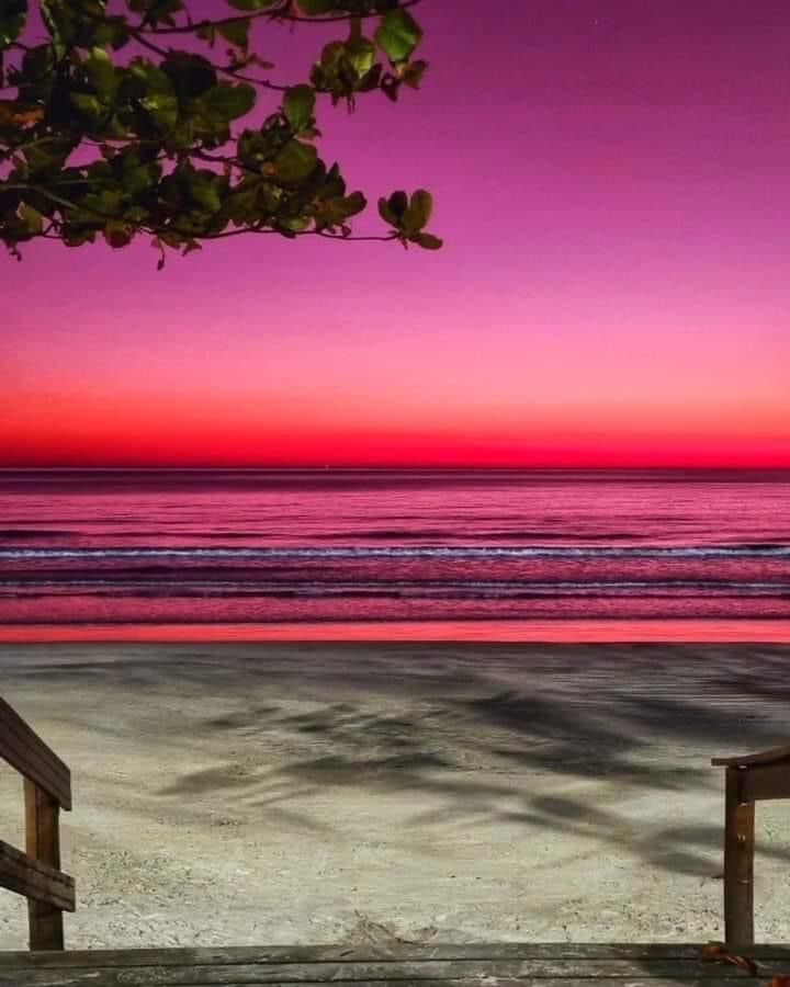 WeeDooConcierge's tweet photo. Amanhecer em Itapema 🌞🌞🌞, apenas 14 Km de Balneário Camboriú, foto by Prefeitura de Itapema
#sunrise #BalnearioCamboriu #SantaCatarina #Brasil #sextou #frio #Turismo #airbnb #Booking #hotels #LuxuryTravel #WeeDooConcierge https://t.co/dGt9YcFx22