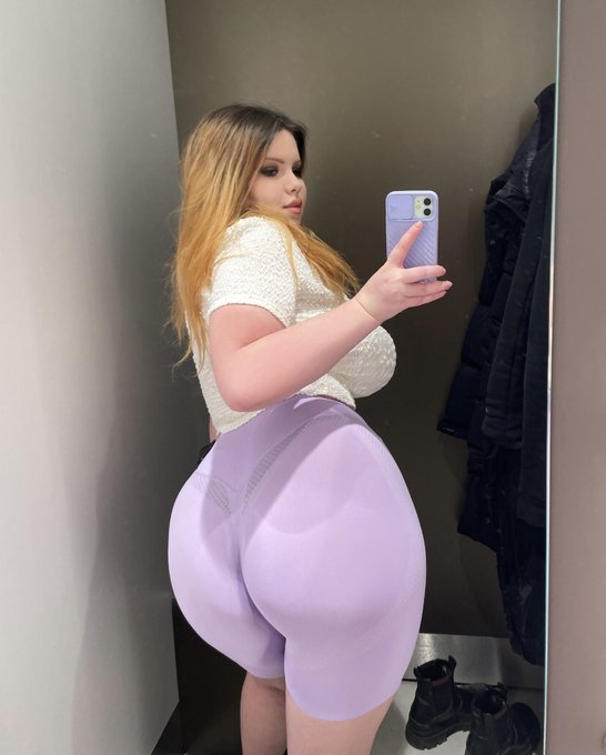 2 pic. Front or Back??? https://t.co/MDGXN7oJJk