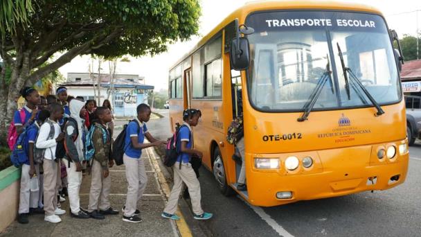 📚 | #EducaciónDL| Transporte escolar beneficiará a más de 35 mil estudiantes en Distrito 15-02

🔗ow.ly/NHTm50P1jOX

#DiarioLibre #TransporteEscolar #Estudiantes #BarriosDistritoNacional #MovilidadEscolar #ActualidadDL