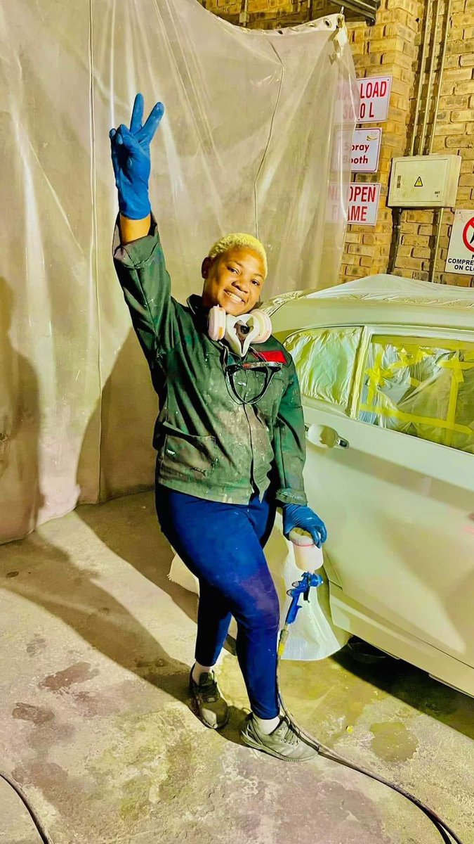 AdvoBarryRoux's tweet image. Meet Princess Mukhari a 30-year-old skillfull artisan who paints, fixes and rebuilds broken cars. She is the owner of The Automotive Pros on Datsun Street in Aureus, Randfontein. She learnt the skills from her late father who was a mechanic.