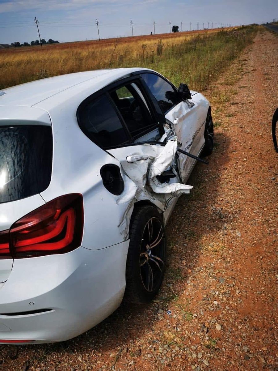 AdvoBarryRoux's tweet image. Meet Princess Mukhari a 30-year-old skillfull artisan who paints, fixes and rebuilds broken cars. She is the owner of The Automotive Pros on Datsun Street in Aureus, Randfontein. She learnt the skills from her late father who was a mechanic.