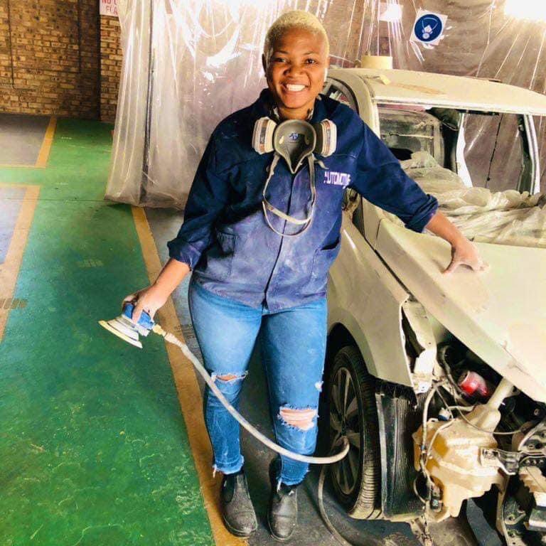 AdvoBarryRoux's tweet image. Meet Princess Mukhari a 30-year-old skillfull artisan who paints, fixes and rebuilds broken cars. She is the owner of The Automotive Pros on Datsun Street in Aureus, Randfontein. She learnt the skills from her late father who was a mechanic.