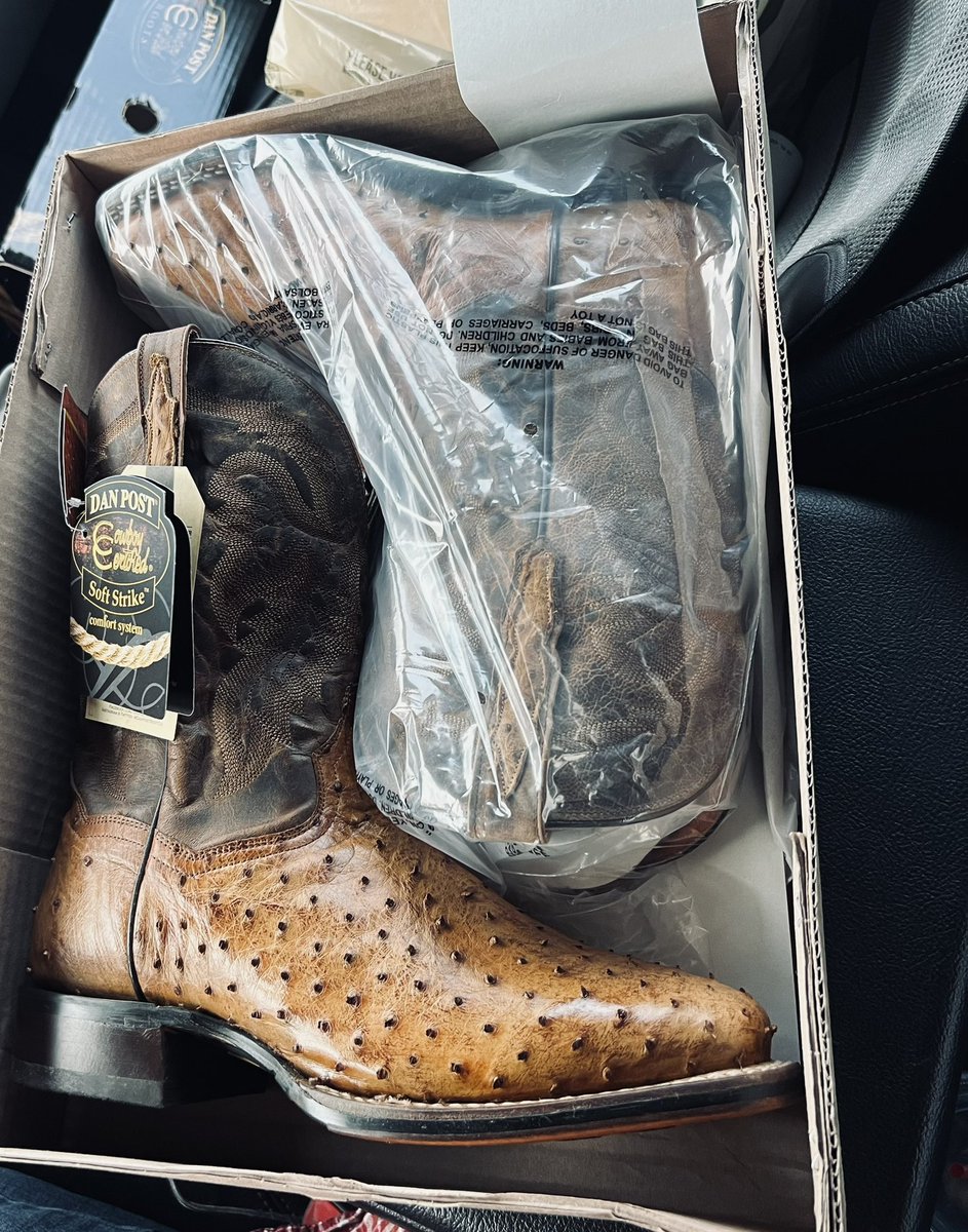 Ostrich Dan post for the win 
#boots#westernBoots#danpost