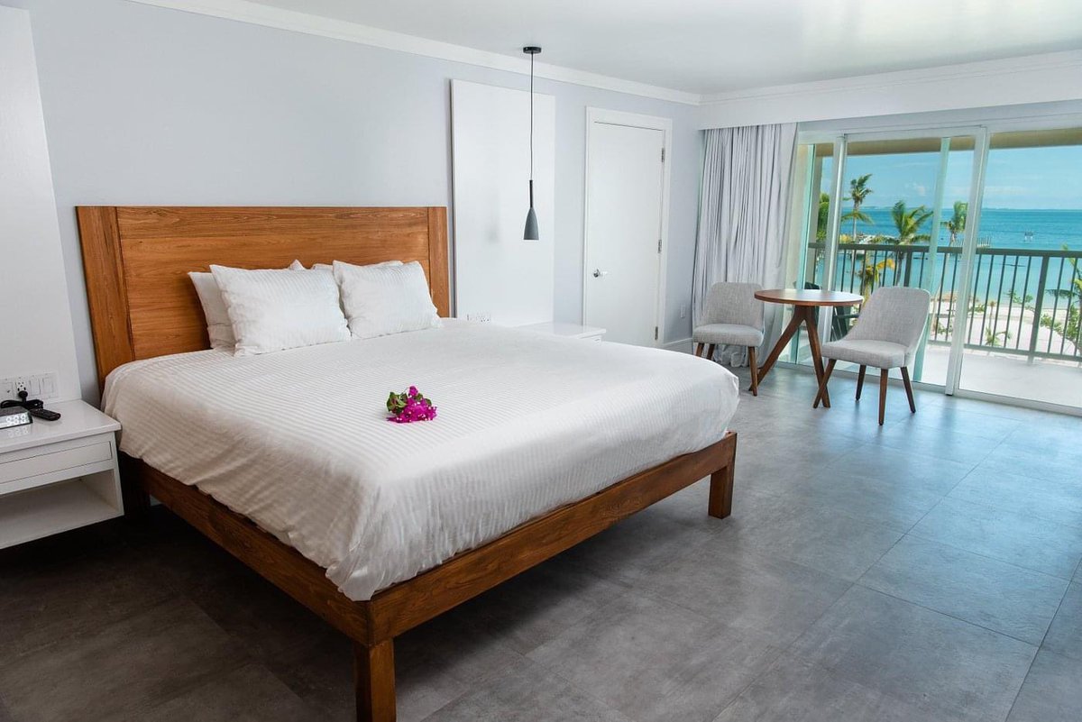 ⭐️⭐️⭐️⭐️⭐️ From our latest TripAdvisor review by guest Sunny: "We stayed here after a hard day of work and had the opportunity to enjoy the wonderful beach in pristine water, without crowds. The rooms were very nice with wonderful views!" #bahamas abacobeachresort.com