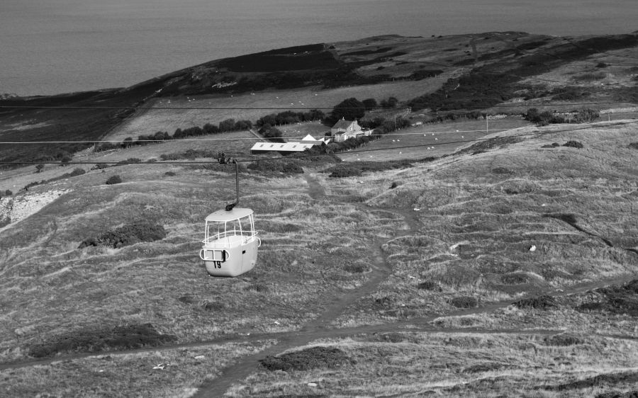 LLANDUDNO.
Floating over the Great Orme.
#Llandudno #GreatOrme #cablecar #landscapephotography #blackandwhitephotography