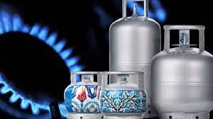 ilkzirvetv's tweet image. 12 kiloluk Aygaz marka tüp 375 TL'den satılmaya başlandı. 12 kiloluk İpragaz ve Bizimgaz'ın fiyatı da 355 TL'ye yükseldi.#aygaz #tüp #kilo #bizimgaz #ipragaz #marka #fiyat #ev #işyeri #gaz #kadın